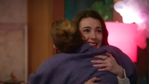 “Eres la mejor amiga que podría tener”: Çagla sorprende a Bahar con una fiesta de cumpleaños a la que Timur decide acudir “Eres la mejor amiga que podría tener”: Çagla sorprende a Bahar con una fiesta de cumpleaños a la que Timur decide acudir