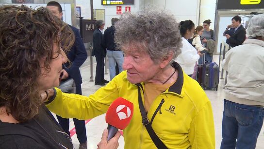 Carlos Soria, a su llegada a Espa&ntilde;a tras coronar el Manaslu