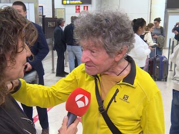 Carlos Soria, a su llegada a España tras coronar el Manaslu