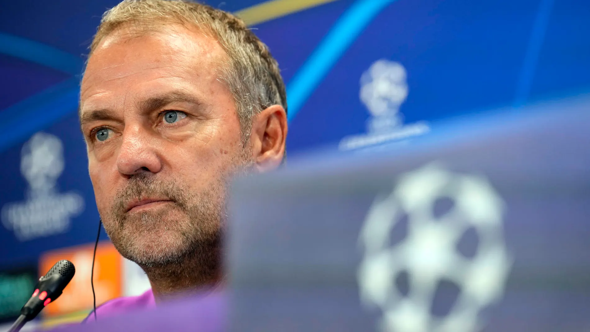 Hansi Flick, en rueda de prensa antes del duelo ante el PSG Hansi Flick, en rueda de prensa antes del duelo ante el PSG