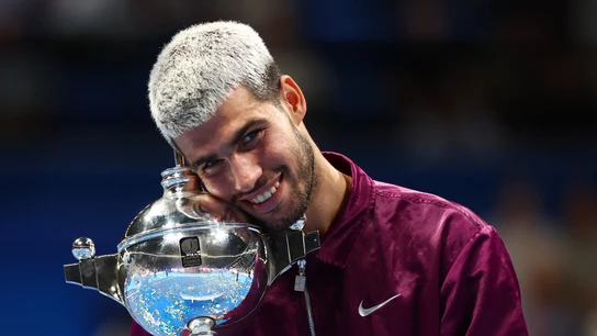 Carlos Alcaraz con el trofeo de Tokio Carlos Alcaraz con el trofeo de Tokio