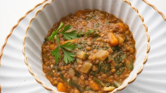 Receta de lentejas con acelgas y zanahorias de Argui&ntilde;ano: "Un s&uacute;per alimento para estar sanos y fuertes, gastando poco"
