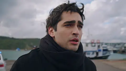 El pasado vuelve para castigar a Ferit: no ha podido salvar a su padre como lo salvó a él El pasado vuelve para castigar a Ferit: no ha podido salvar a su padre como lo salvó a él
