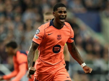 Marcus Rashford celebra uno de sus goles ante el Newcastle