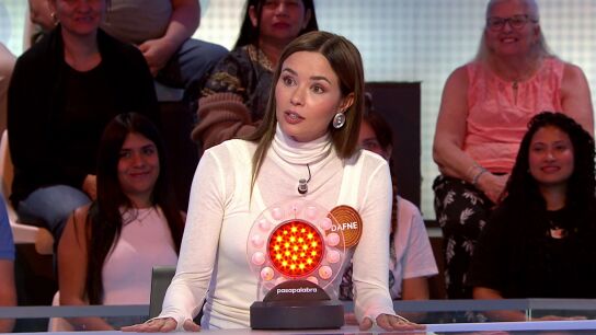  La pregunta de Dafne Fern&aacute;ndez que descoloca a Roberto Leal en La Pista