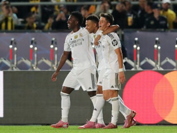 Kylian Mbappé celebra uno de sus goles ante el Kairat Almaty