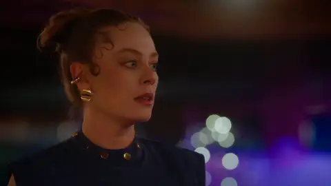 El peor regalo de cumpleaños para Bahar: Evren llega a su fiesta de la mano de Naz El peor regalo de cumpleaños para Bahar: Evren llega a su fiesta de la mano de Naz
