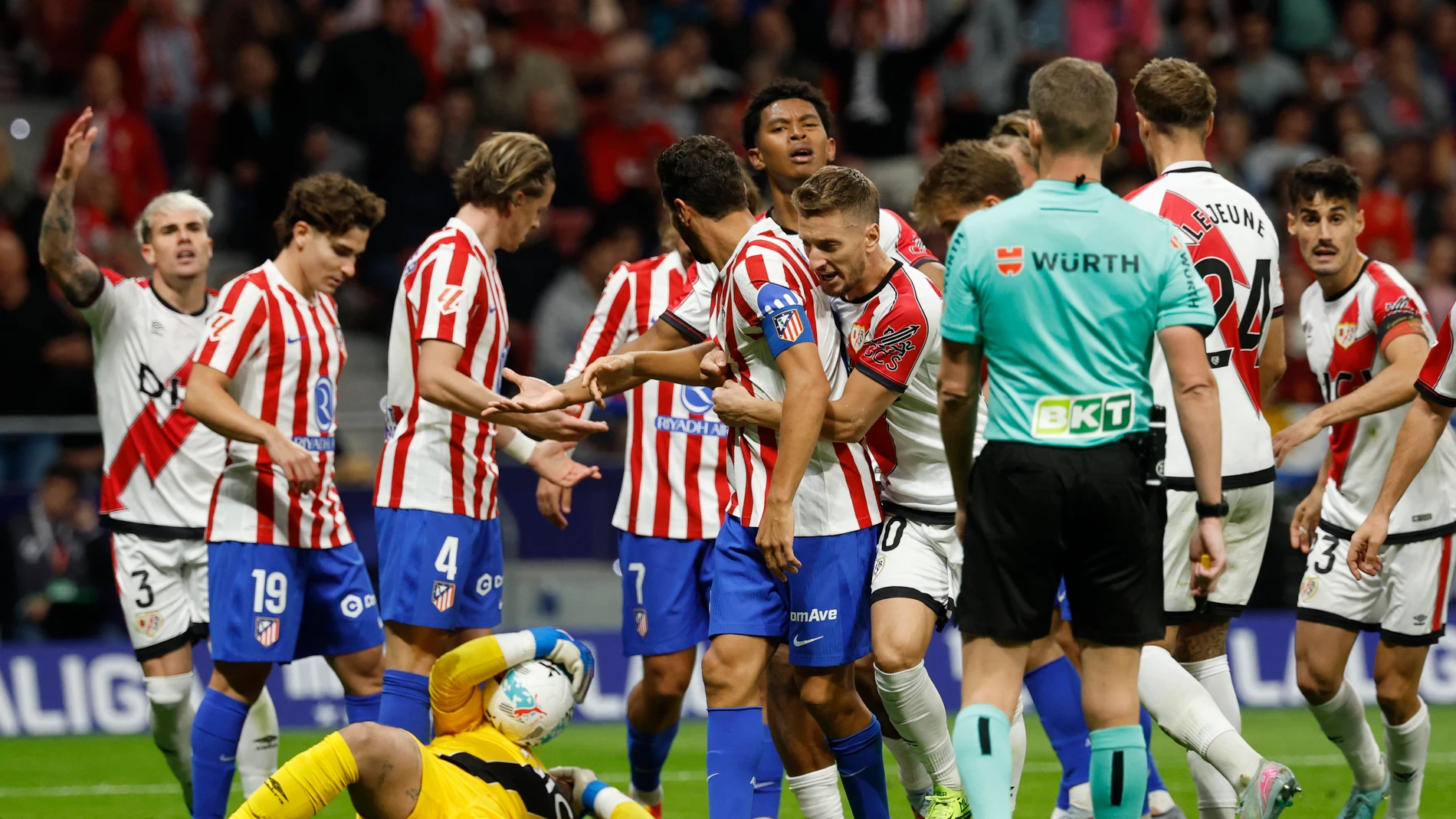 Koke, tras la acción ante Augusto Batalla Koke, tras la acción ante Augusto Batalla