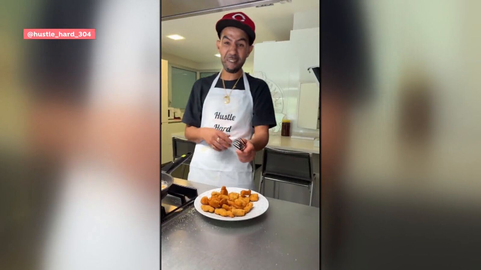 El padre de Lamine Yamal sorprende cocinando nuggets: 