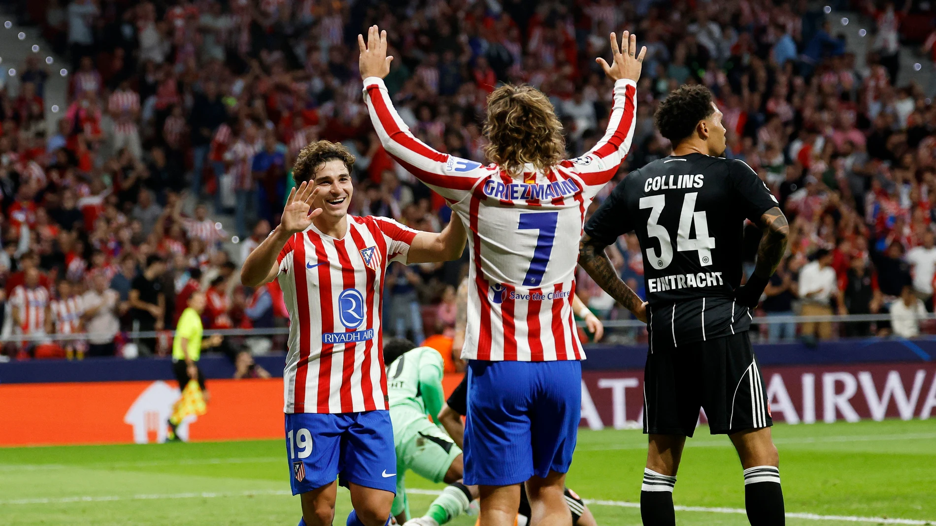 Julián Álvarez y Griezmann celebra un gol ante el Eintracht de Francfort Julián Álvarez y Griezmann celebra un gol ante el Eintracht de Francfort