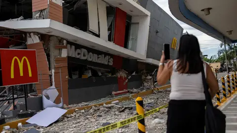 69 muertos y cientos de heridos en el centro de Filipinas por un terremoto 69 muertos y cientos de heridos en el centro de Filipinas por un terremoto