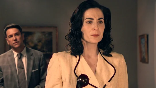 Isabel descubre el plan de Gabriel y llama a casa de la Reina para denunciarle... ¿lo hará? Isabel descubre el plan de Gabriel y llama a casa de la Reina para denunciarle... ¿lo hará?