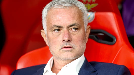 José Mourinho, en el banquillo del Benfica José Mourinho, en el banquillo del Benfica