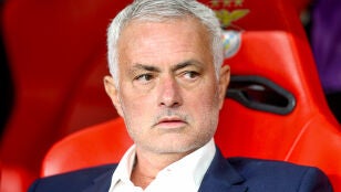 Jos&eacute; Mourinho, en el banquillo del Benfica