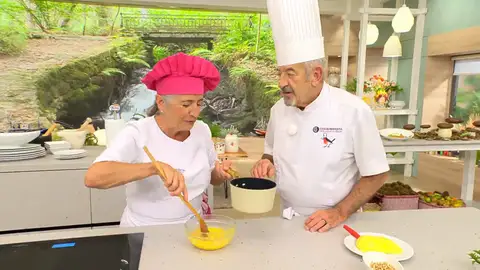 Agrega esta mezcla al puré de mango y mezcla bien Agrega esta mezcla al puré de mango y mezcla bien