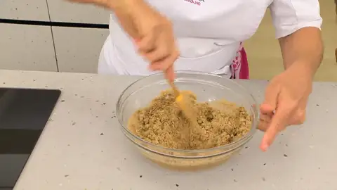 Mezcla y amasa los ingredientes hasta que se integren Mezcla y amasa los ingredientes hasta que se integren