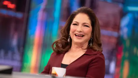 Gloria Estefan desvela el secreto del éxito de su matrimonio: "Me hace reír todos los días de mi vida" Gloria Estefan desvela el secreto del éxito de su matrimonio: "Me hace reír todos los días de mi vida"