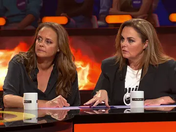 La confesión de Carmen Morales y Shaila Dúrcal: “Nos cabreó que dijeran que nuestro padre estaba liado con Juan Gabriel” La confesión de Carmen Morales y Shaila Dúrcal: “Nos cabreó que dijeran que nuestro padre estaba liado con Juan Gabriel”