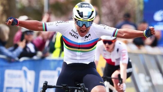 Paula Ostiz celebra su victoria en el Europeo junior, en Francia