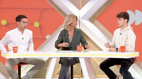 La inmigración a debate en "Espejo Público" con dos jóvenes La inmigración a debate en "Espejo Público" con dos jóvenes