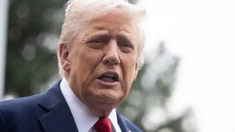 El presidente de Estados Unidos, Donald Trump, da unas declaraciones a la prensa desde la Casa Blanca. El presidente de Estados Unidos, Donald Trump, da unas declaraciones a la prensa desde la Casa Blanca.