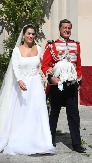 Bárbara Mirjan y Cayetano Martínez de Irujo tras su boda en Sevilla Bárbara Mirjan y Cayetano Martínez de Irujo tras su boda en Sevilla