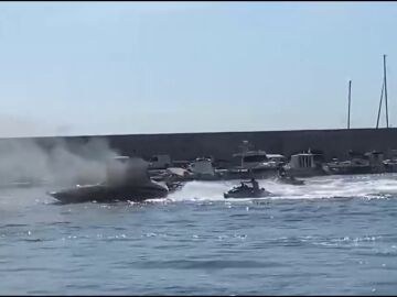 Explota una embarcación con ocho personas a bordo en el puerto deportivo de Fuengirola: tres heridos graves