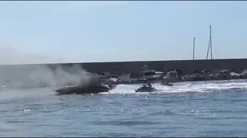 Explota una embarcación con ocho personas a bordo en el puerto deportivo de Fuengirola: tres heridos graves