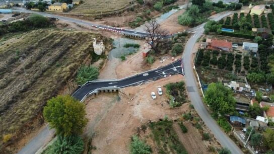 La Generalitat pone en servicio dos badenes sobre el barranco de Chiva en Pedralba da&ntilde;ado en la dana