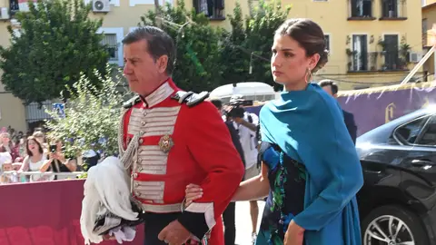 Cayetano Martínez de Irujo con su hija Amina antes de su boda Cayetano Martínez de Irujo con su hija Amina antes de su boda