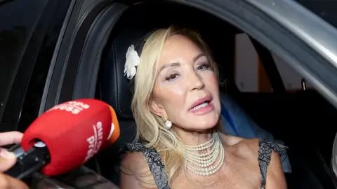 Carmen Lomana tras la celebración de la boda de Cayetano Martínez de Irujo y Bárbara Mirjan Carmen Lomana tras la celebración de la boda de Cayetano Martínez de Irujo y Bárbara Mirjan