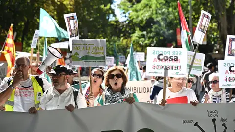 Imagen de la manifestación convocada por el movimiento ciudadano 'Salvemos el mundo rural agredido' Imagen de la manifestación convocada por el movimiento ciudadano 'Salvemos el mundo rural agredido'