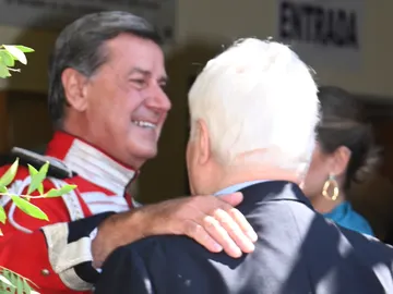 Cayetano Martínez de Irujo junto a su hermano, el duque de Alba Cayetano Martínez de Irujo junto a su hermano, el duque de Alba