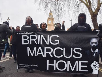Imagen de las protestas que se llevaron a cabo en Londres para la liberación de Marcus Fakana. 