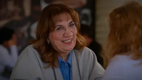 “No hay vergüenza en amar”: Gülçiçek se sincera con Bahar sobre su amor por el doctor Reha y recibe su apoyo “No hay vergüenza en amar”: Gülçiçek se sincera con Bahar sobre su amor por el doctor Reha y recibe su apoyo