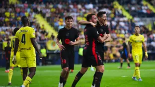 Lewandowski y Eric García celebran un gol ante el Villarreal en La Cerámica Lewandowski y Eric García celebran un gol ante el Villarreal en La Cerámica