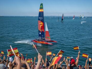 El equipo español de SailGP, en la Bahía de Cádiz