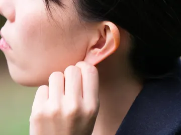 Masaje en la oreja Masaje en la oreja