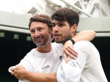 Juan Carlos Ferrero junto a Carlos Alcaraz en el pasado Wimbledon