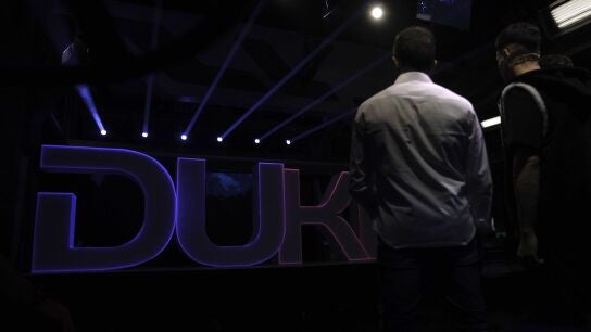 El incre&iacute;ble regalo de Marron a Duki: un grafiti interactivo hecho con un spray m&aacute;gico
