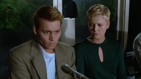 Johnny Depp y Charlize Theron en La cara del terror Johnny Depp y Charlize Theron en La cara del terror