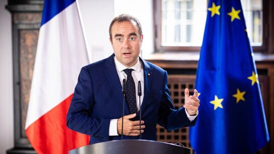 (Foto de ARCHIVO)FILED - 24 July 2025, Lower Saxony, Osnabrueck: Then French Minister of Defense Sebastien Lecornu gives a press statement in the historic town hall of Osnabrueck. Photo: Moritz Frankenberg/dpa24/07/2025 ONLY FOR USE IN SPAIN