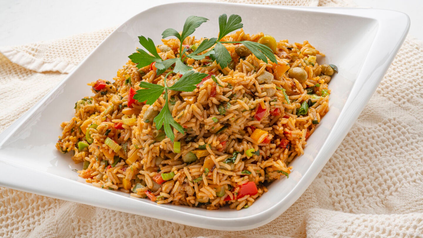 Sabroso y sano: la receta de ensalada de arroz crispy picante de Joseba Argui&ntilde;ano