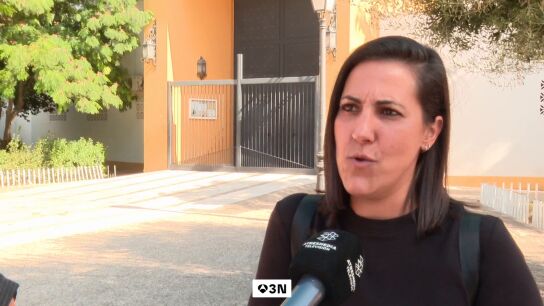 Una madre de Sevilla denuncia que el cura le niega la comuni&oacute;n a su hijo por ser lesbiana y soltera: "Es homofobia"