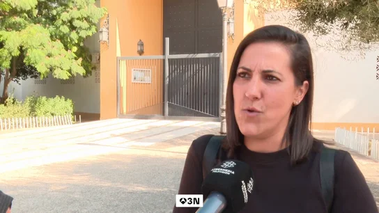 Una madre de Sevilla denuncia que el cura le niega la comunión a su hijo por ser lesbiana y soltera: "Es homofobia" Una madre de Sevilla denuncia que el cura le niega la comunión a su hijo por ser lesbiana y soltera: "Es homofobia"