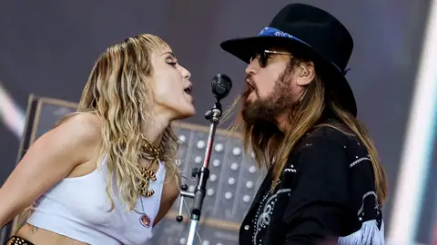 Miley Cyrus y su padre Billy Ray Miley Cyrus y su padre Billy Ray