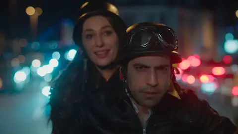 La noche más triste de Bahar y Evren: ella llora en su fiesta mientras él es atormentado por los recuerdos La noche más triste de Bahar y Evren: ella llora en su fiesta mientras él es atormentado por los recuerdos