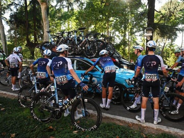 Ciclistas del equipo Israel Premier Tech en la última etapa de la Vuelta a España 2025