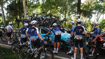 Ciclistas del equipo Israel Premier Tech en la última etapa de la Vuelta a España 2025 Ciclistas del equipo Israel Premier Tech en la última etapa de la Vuelta a España 2025