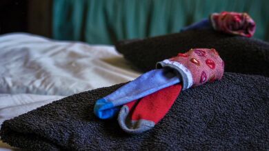 Las prendas que deberías lavar por separado para proteger tu salud, según los médicos